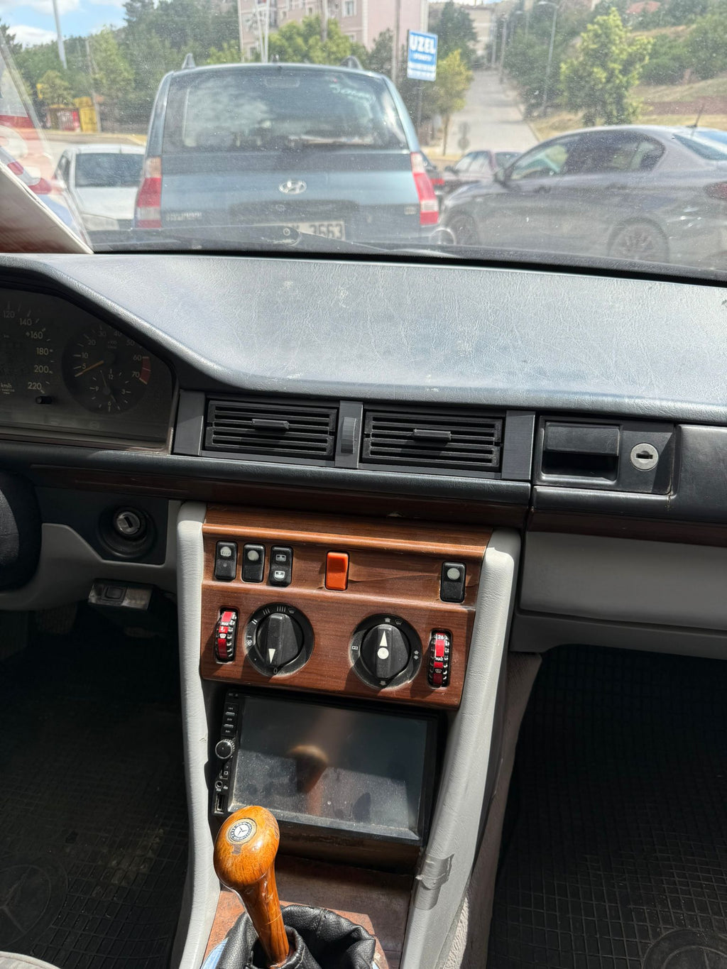 Mercedes Benz W124 Orta kalorifer ızgarası